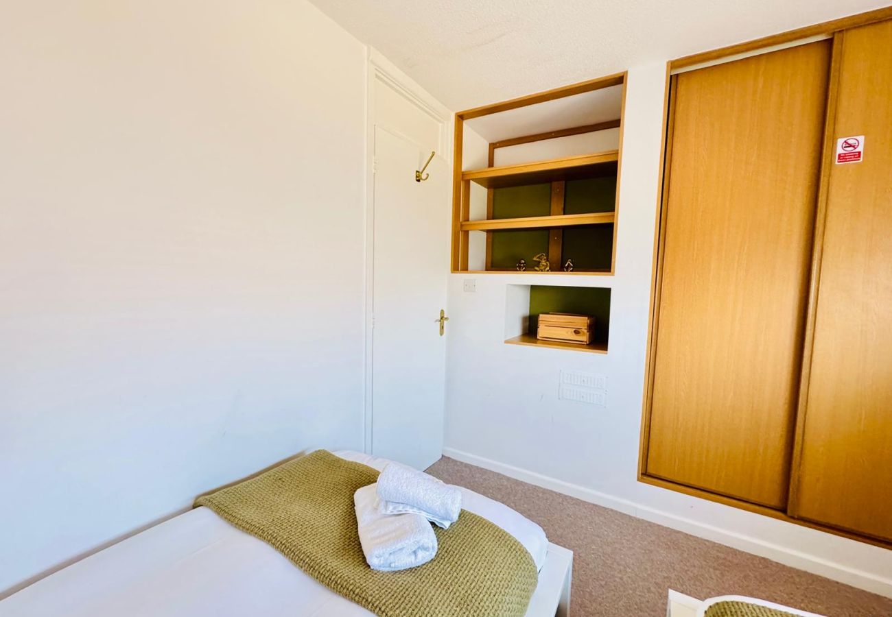 House in Cambridge - Jade House