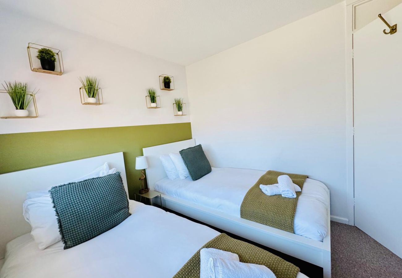 House in Cambridge - Jade House