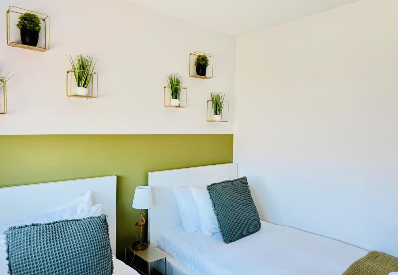 House in Cambridge - Jade House
