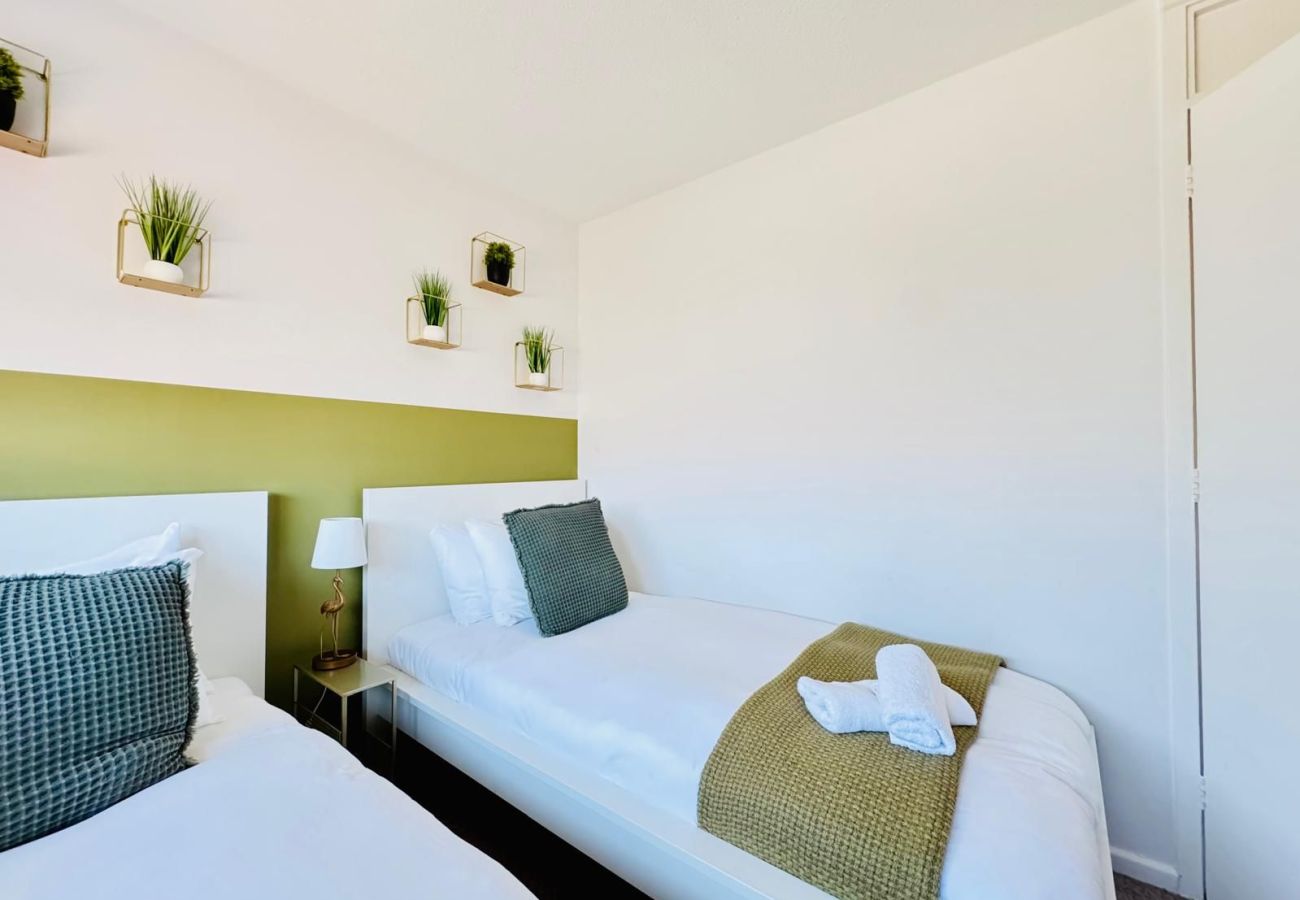 House in Cambridge - Jade House