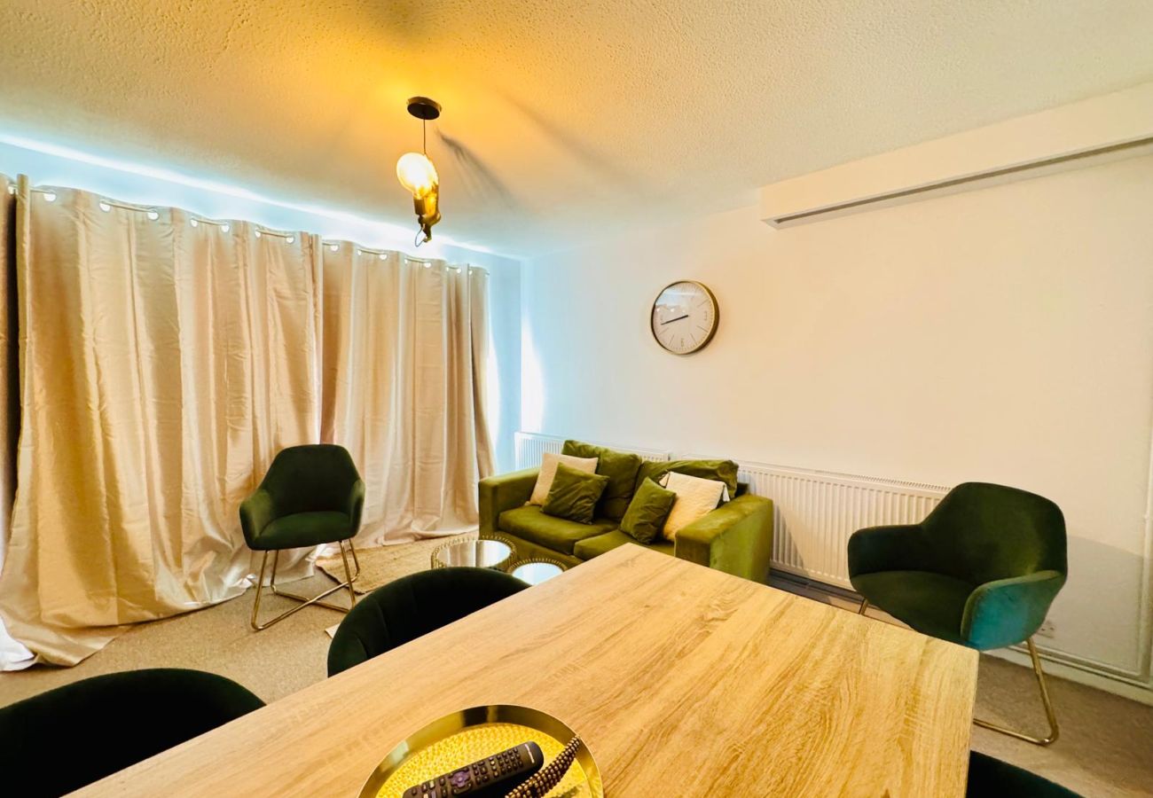 House in Cambridge - Jade House