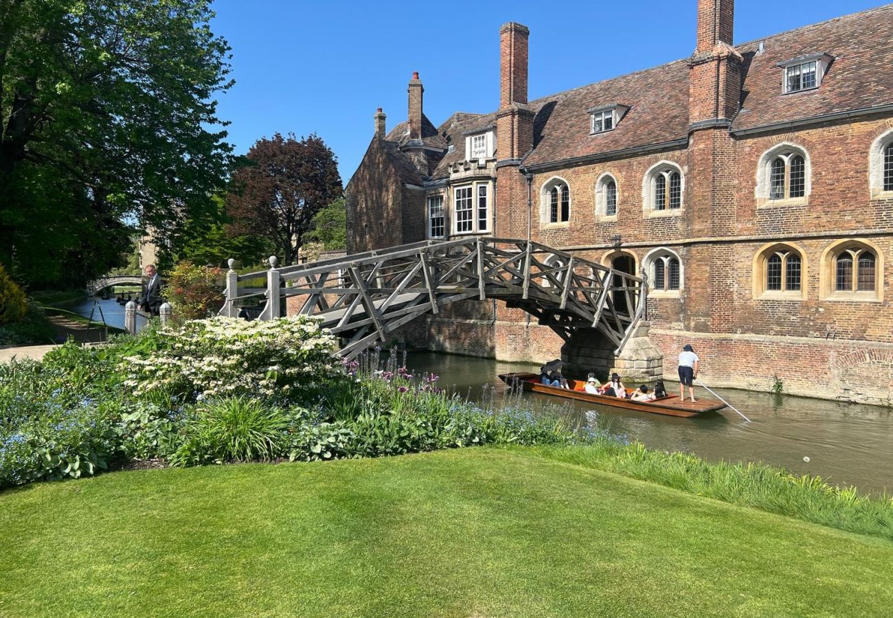 House in Cambridge - Amethyst