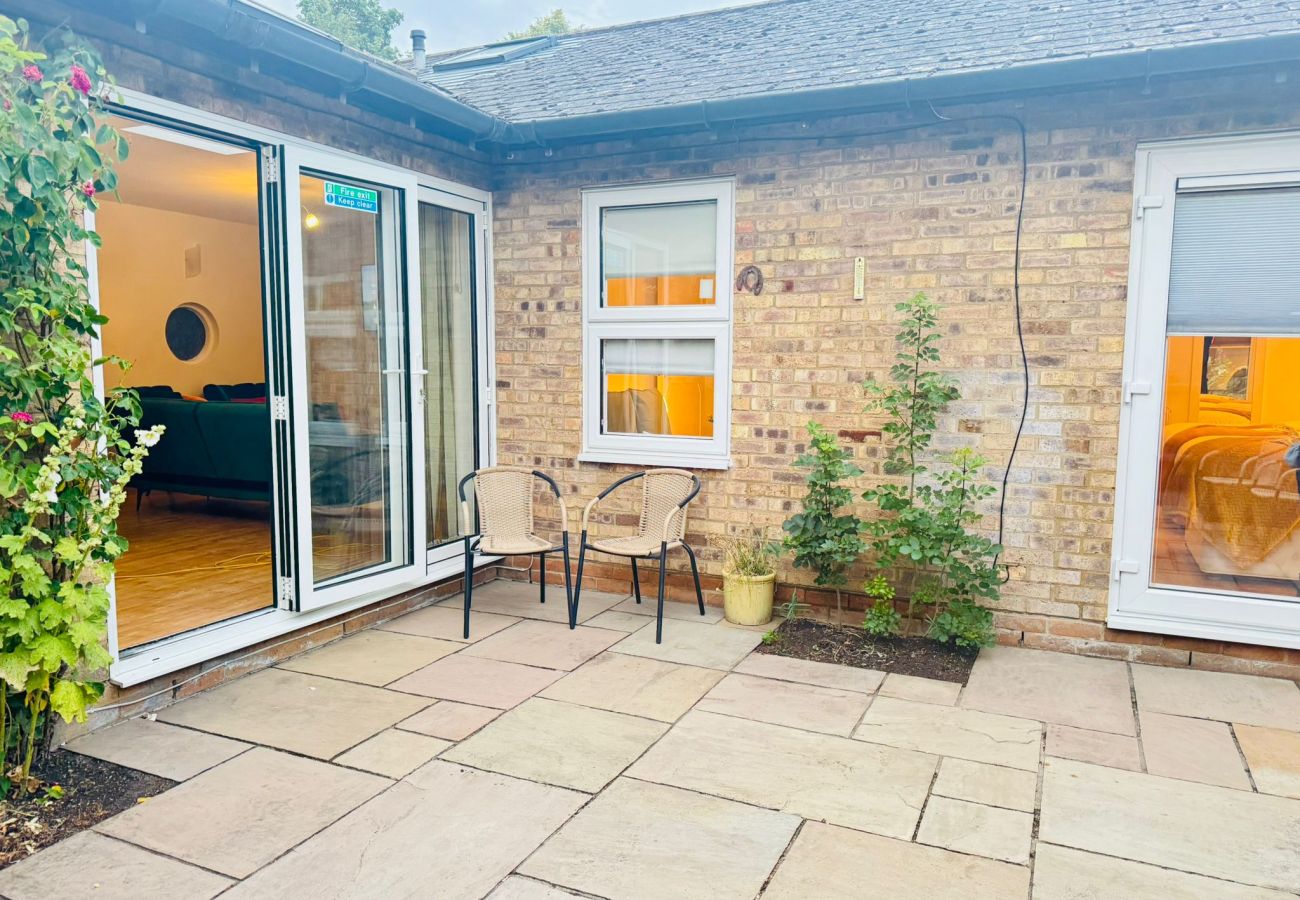Bungalow in Cambridge - Peridot House